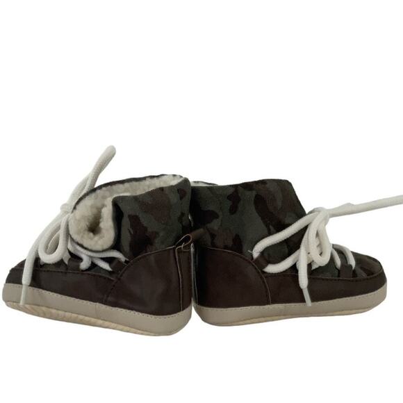 Baby Gap Shoes Size 18-24 Months Fleece-Line Mid Top Lace Up Camouflage Green - Picture 6 of 11